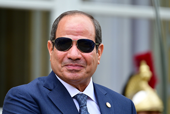 السيسي يدعو المقرضين إلى “الحكمة” مع تصاعد الضغوط الاقتصادية على مصر