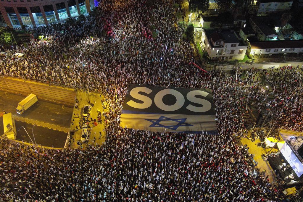 يواصل الإسرائيليون الاحتجاج مع تقدم الإصلاح القضائي