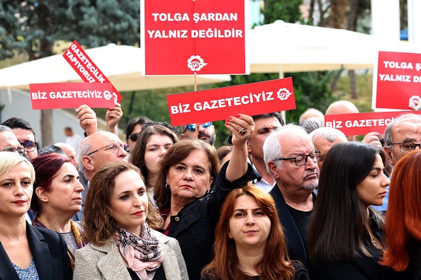 Üç önde gelen Türk gazetecinin tutuklanması ifade özgürlüğüne ilişkin kaygıları artırdı