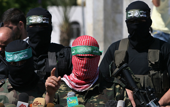وتدعي حماس أنها أسرت جنودا إسرائيليين في غزة، لكن إسرائيل تنفي ذلك