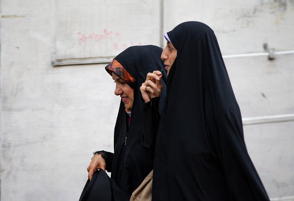 إيران تقيل مسؤولاً رياضياً بسبب انتهاك الحجاب