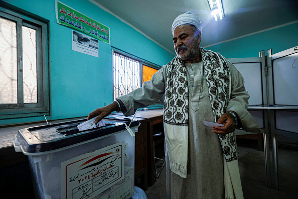 الناس “يندفعون” للتصويت في الانتخابات الرئاسية المصرية