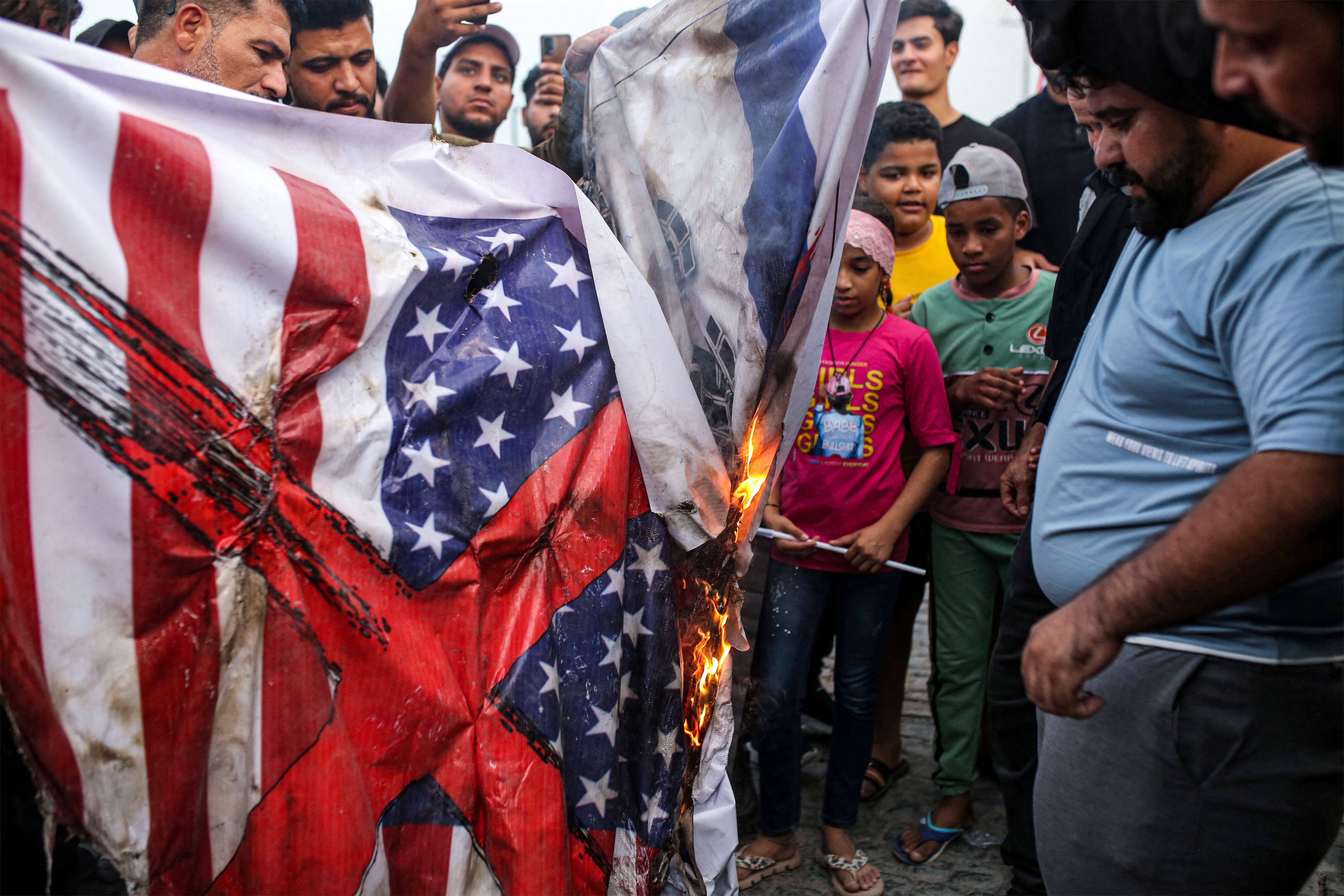 وتجاهلت الجماعات المسلحة المناهضة للولايات المتحدة في العراق التحذيرات بإنهاء الهجمات على الحرب الإسرائيلية على غزة