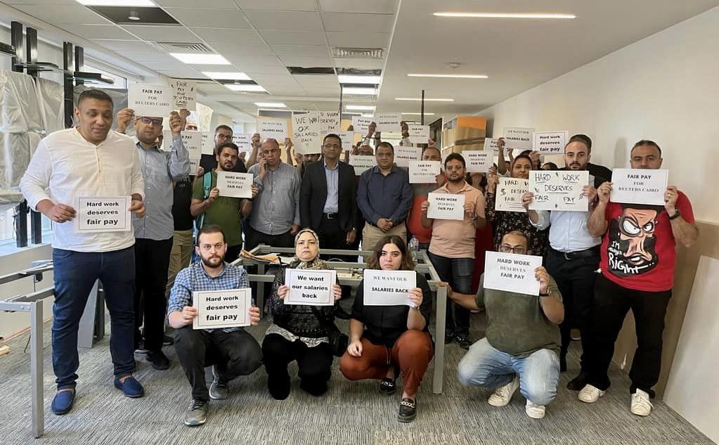مصر: موظفو رويترز يضربون عن العمل لمدة يوم واحد احتجاجًا على معدلات الأجور “غير العادلة”.