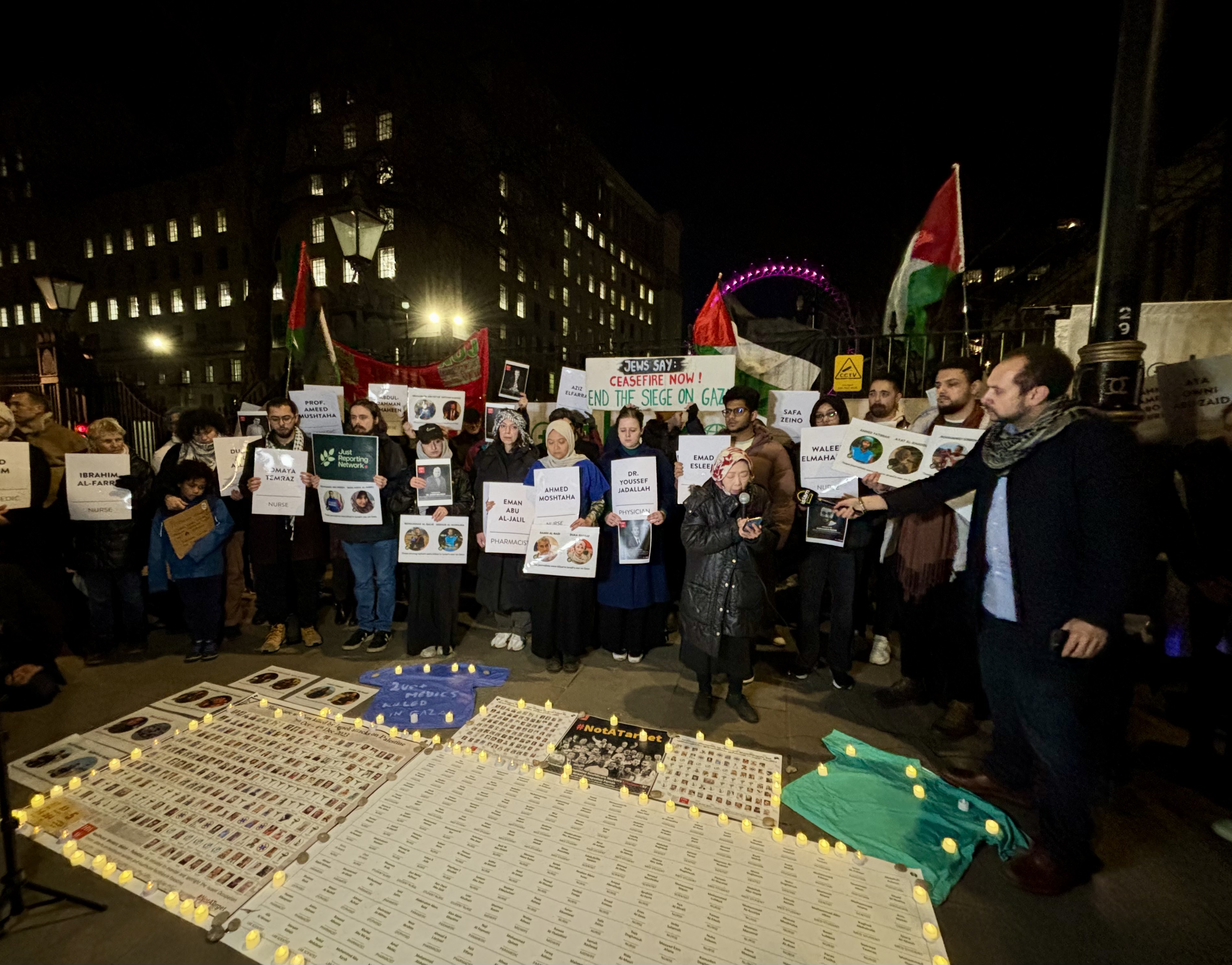 وقفة احتجاجية في لندن تنعي العاملين في مجال الصحة والصحفيين الذين قتلوا في غزة