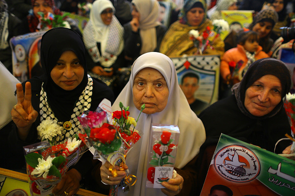 العرب يحتفلون بعيد الأم وسط حسرة غزة