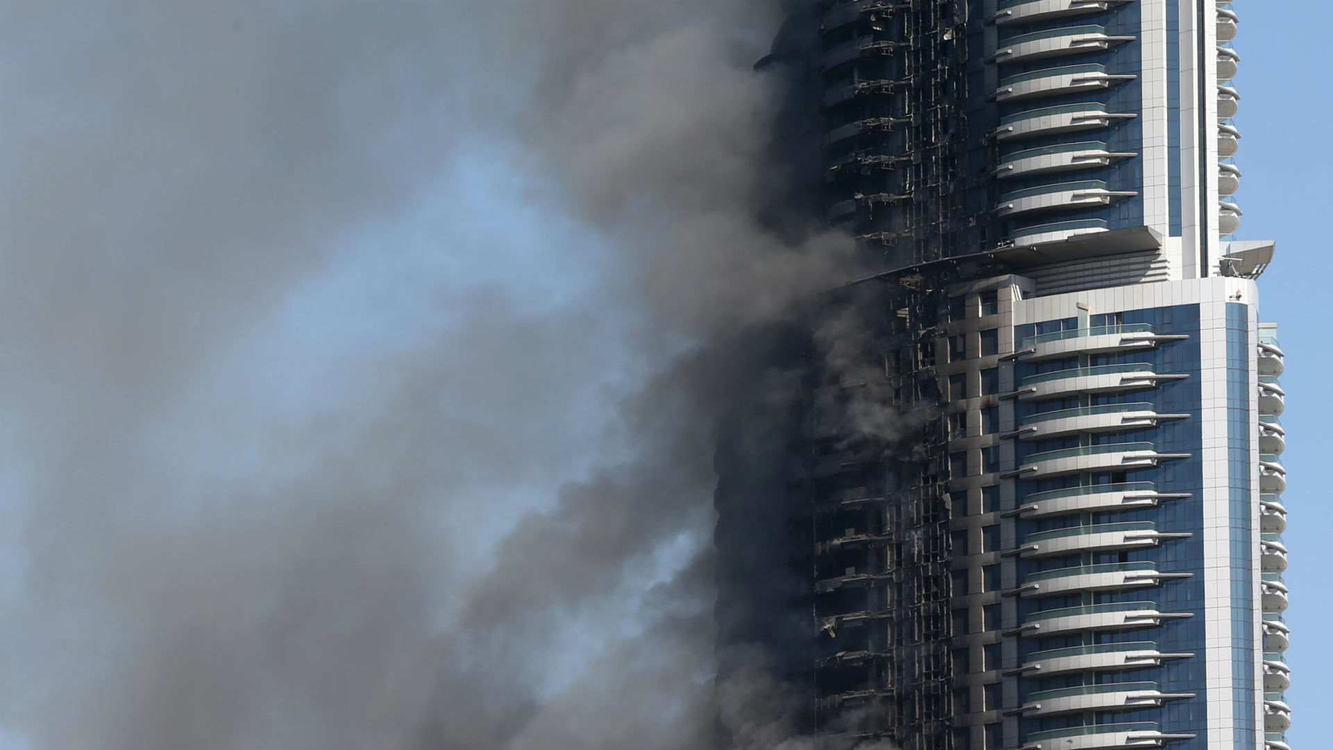 Бурдж халифа горит новости. Пожар в ОАЭ небоскреб. Бурдж Халифа пожар. Пожар в Бурдж Халифа 2020. Горящие небоскребы.