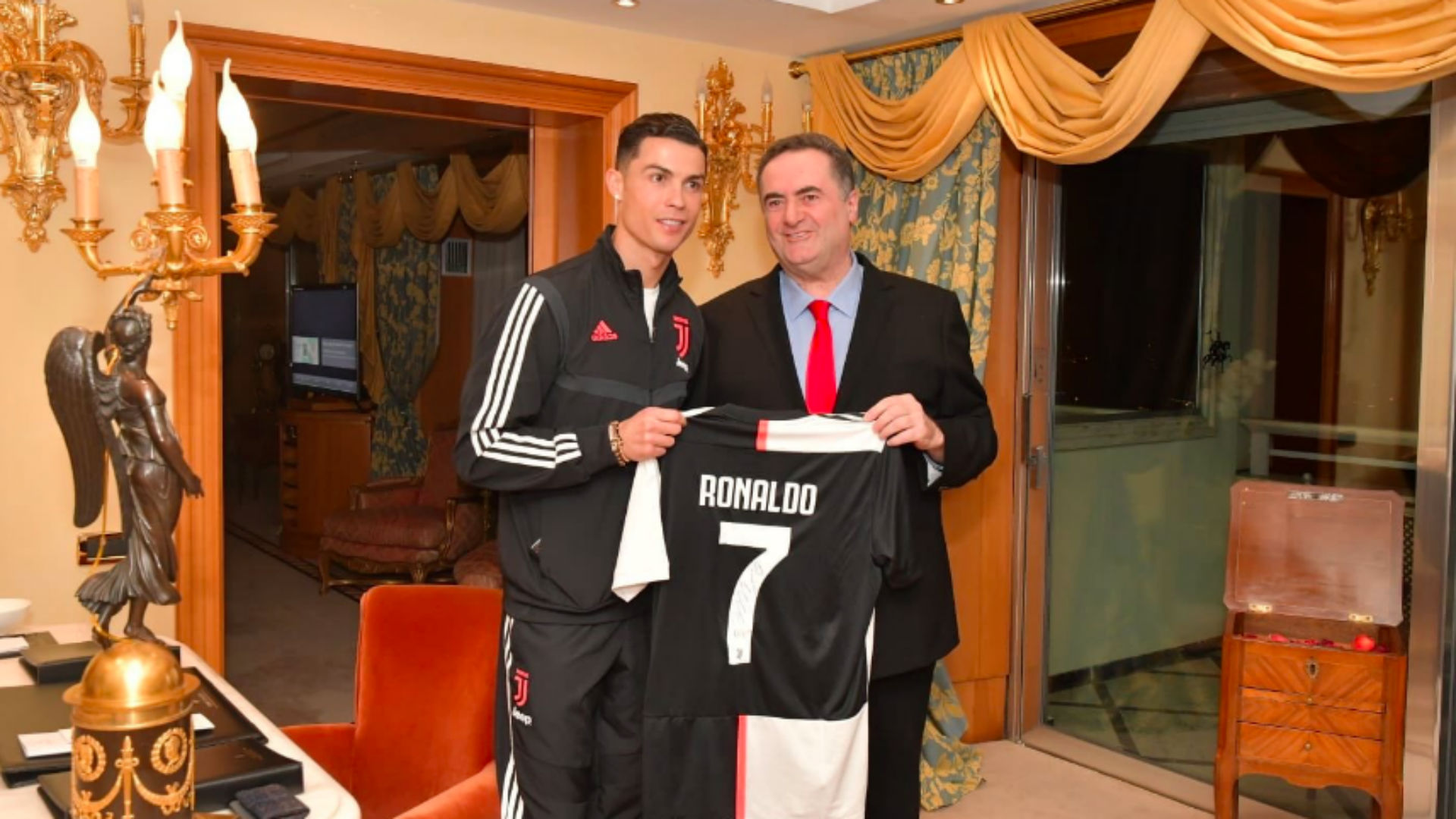 Ronaldo condemned over football shirt gift to Israeli FM