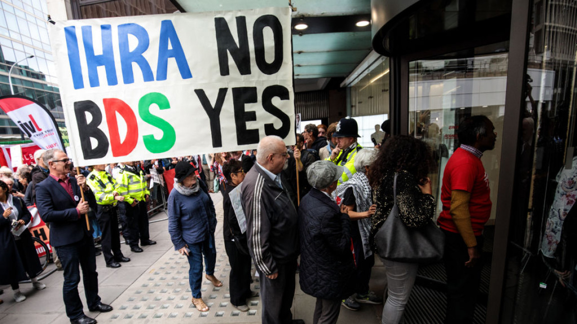 A banner reads: "IHRA no, BDS yes"