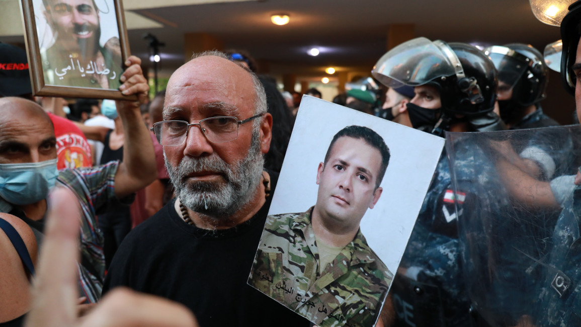 Protesters confront Lebanese Security forces outside Caretaker Interior Minister Mohammed Fahmi's home. (TNA)