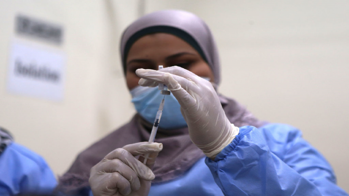 Jordan nurse preparing vaccine