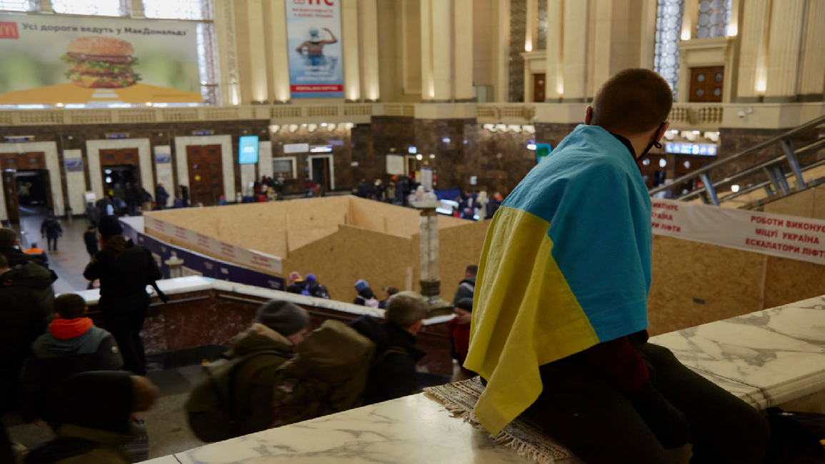 Ukrainians wait for trains as they evacuate Kyiv