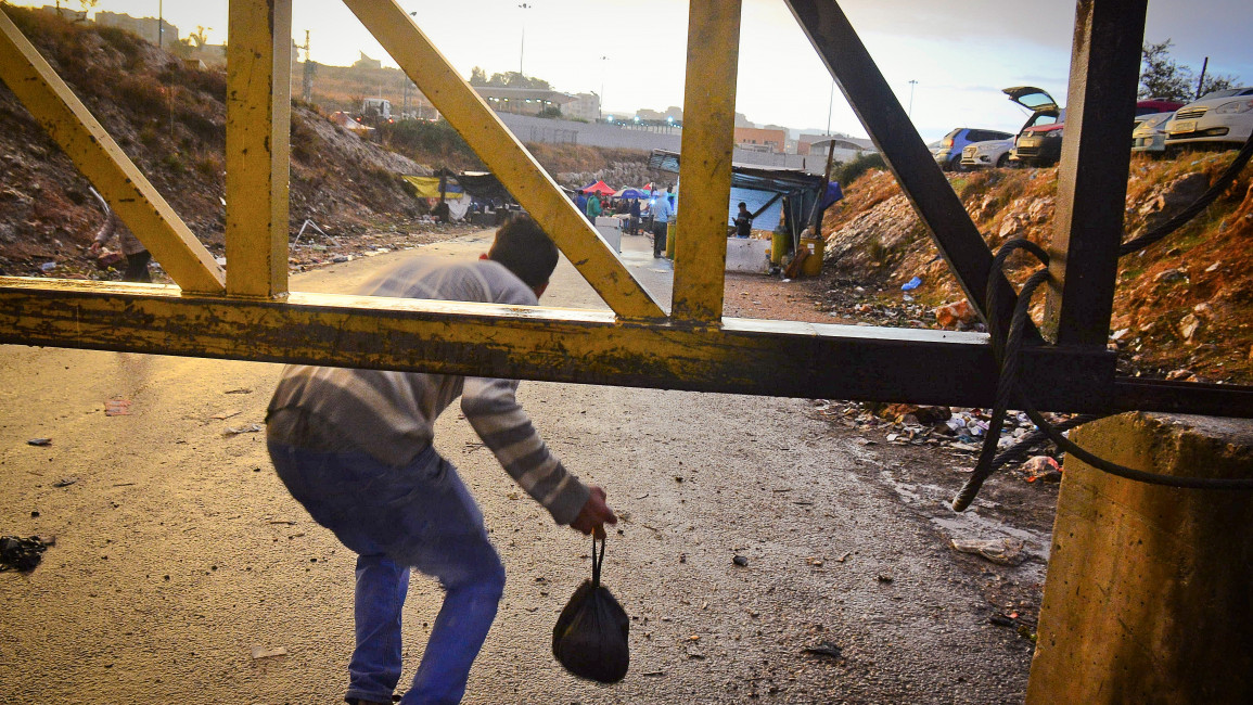 Palestinian worker / Qassam Muaddi