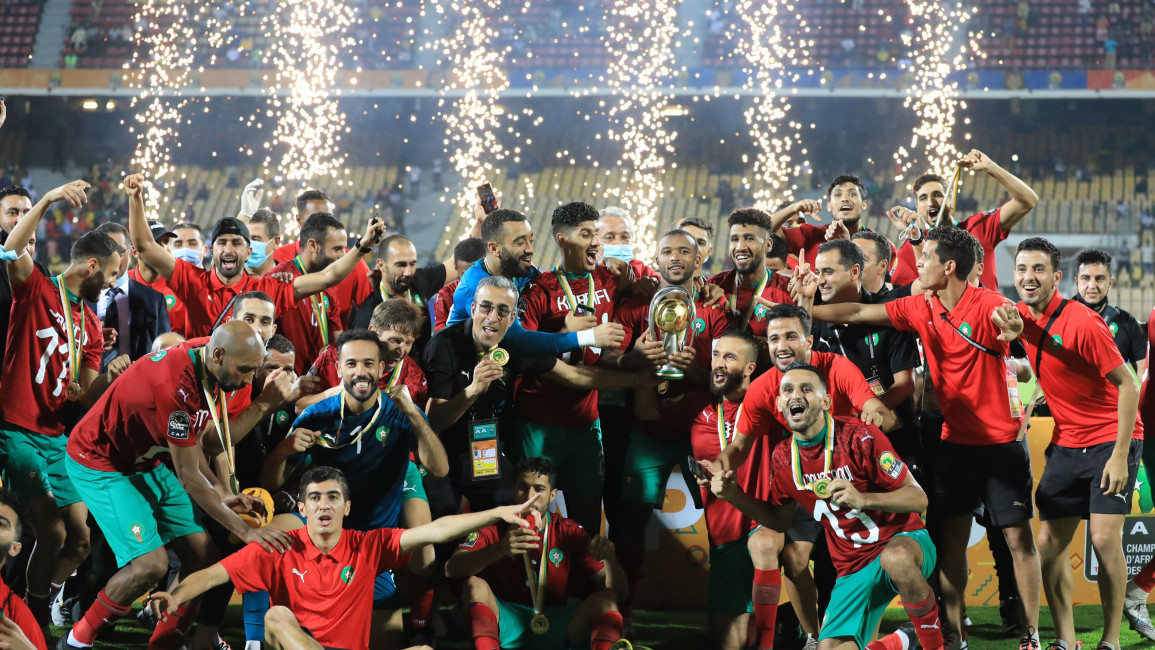 TOPSHOT - The Morocco team celebrates after winning the African Nations Championship (CHAN) final football match between Morocco and Mali at Stade Ahmadou Ahidjo in Yaounde, Cameroon, on February 7, 2021. (Photo by Daniel BELOUMOU OLOMO / AFP) (Photo by DANIEL BELOUMOU OLOMO/AFP via Getty Images)