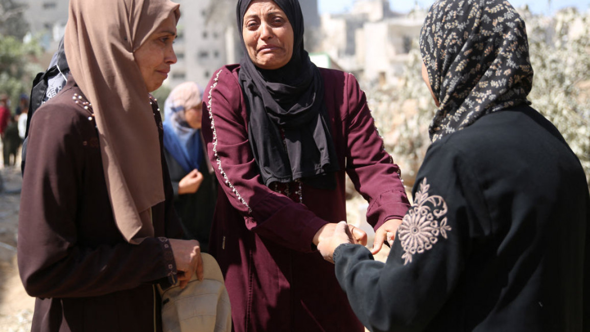 Women in the vicinity of Al-Shifa Hospital
