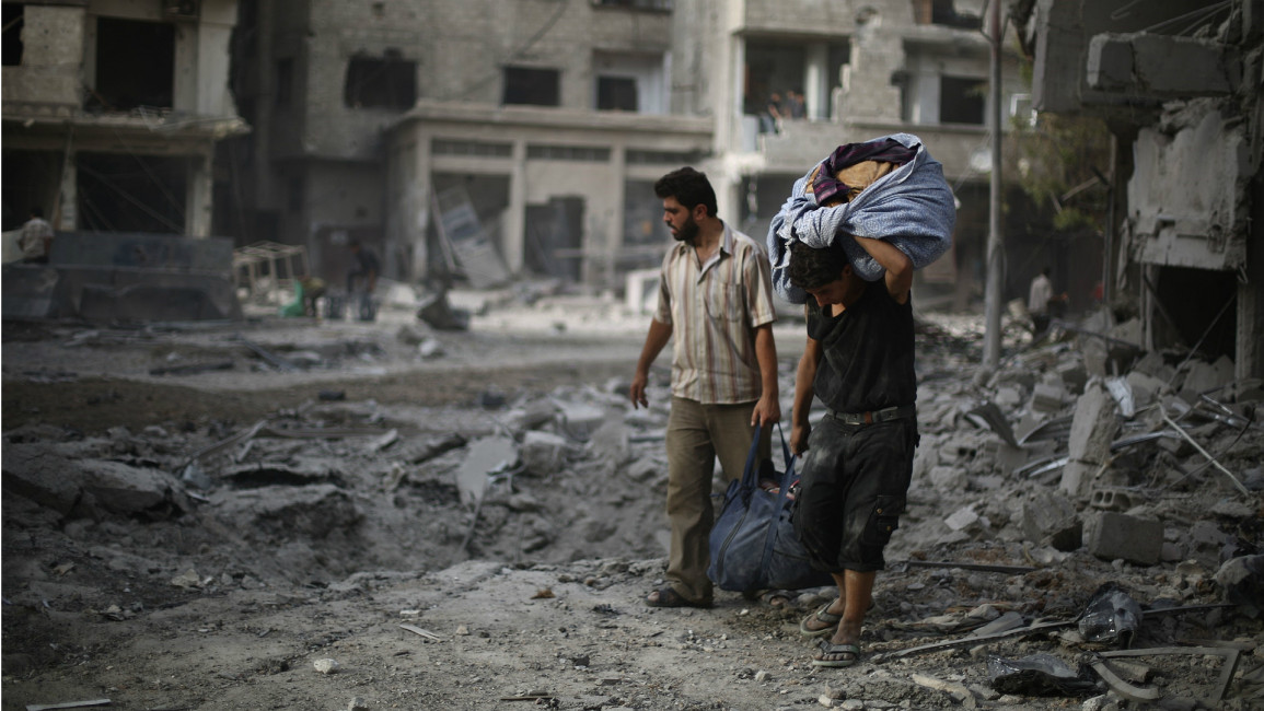 Civilians flee Aleppo