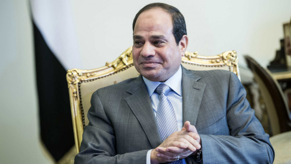 Sisi waits for Secretary of State John Kerry