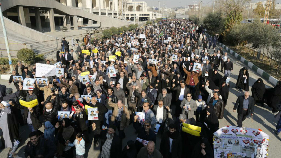 Pro-regime crowd Iran - AFP