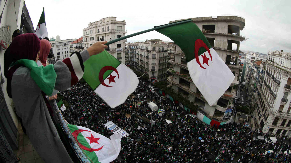 Algerian protesters against Bouteflika's leadership