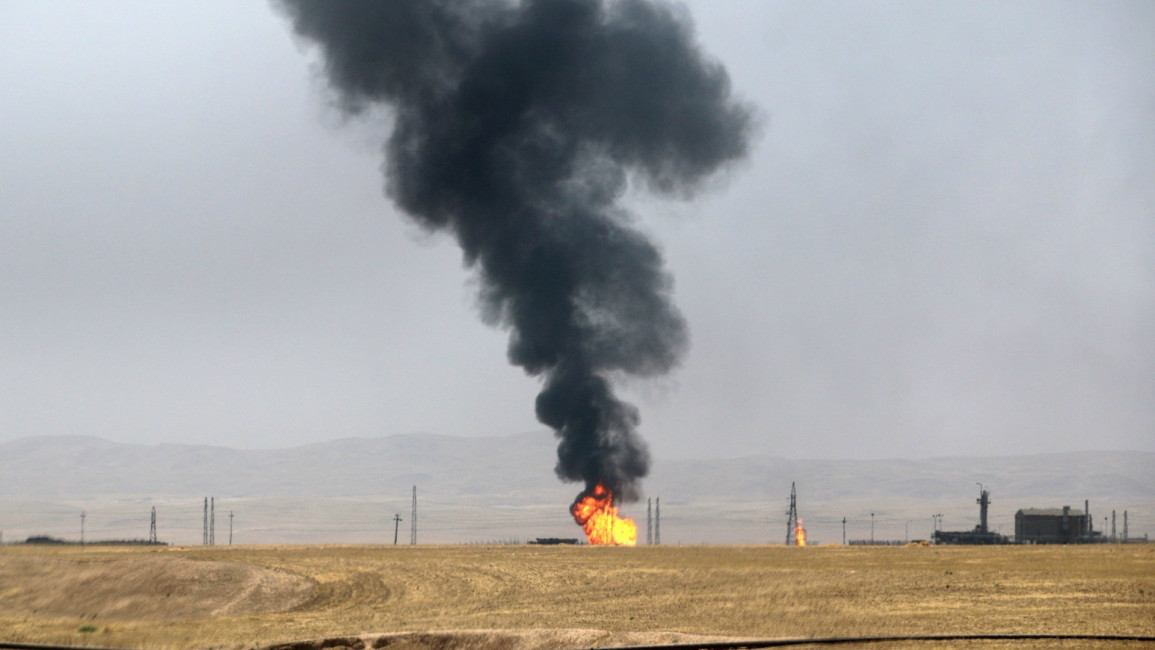 iraq oil fields burn - AFP