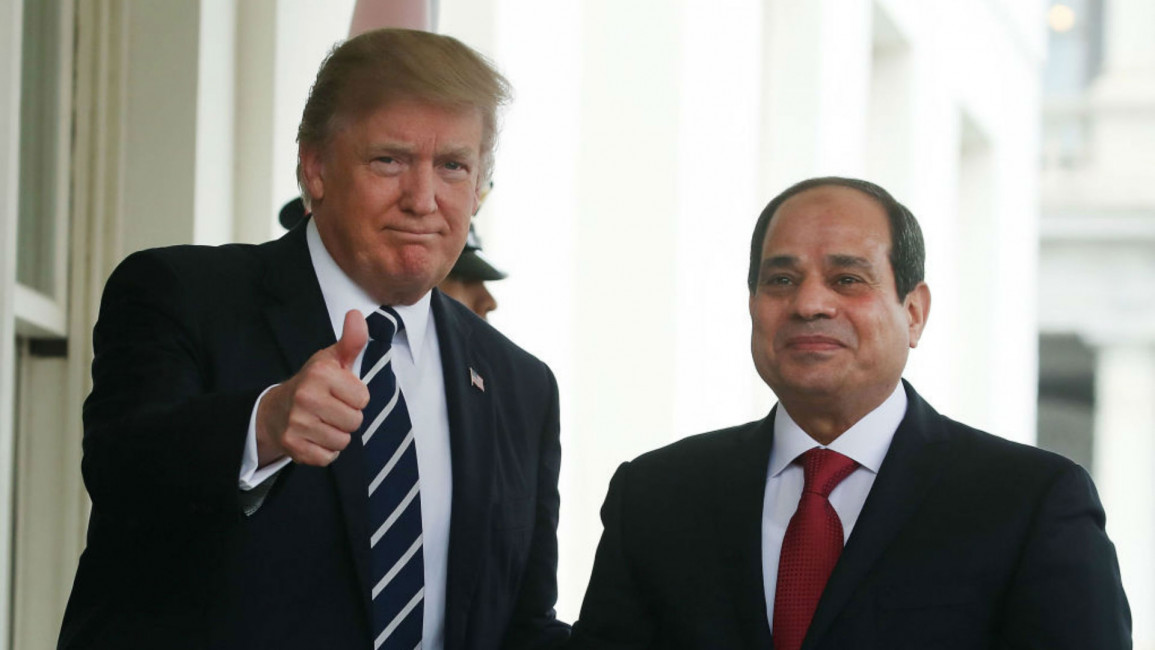 Trump and Sisi thumbs up
