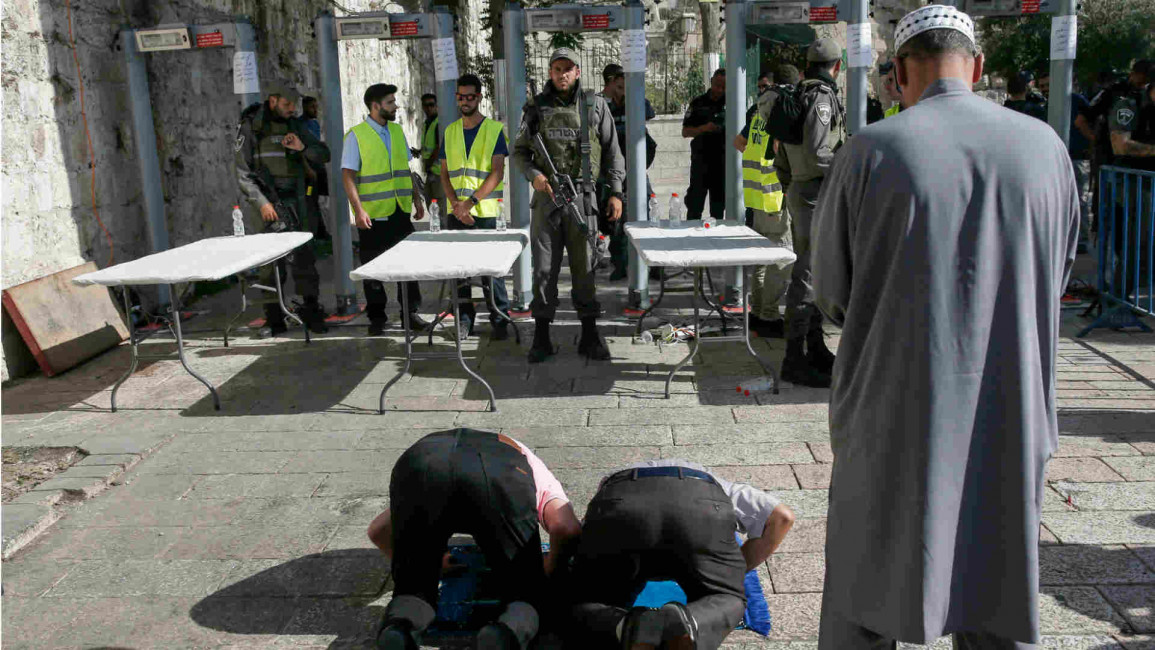 Praying in front of Israelis