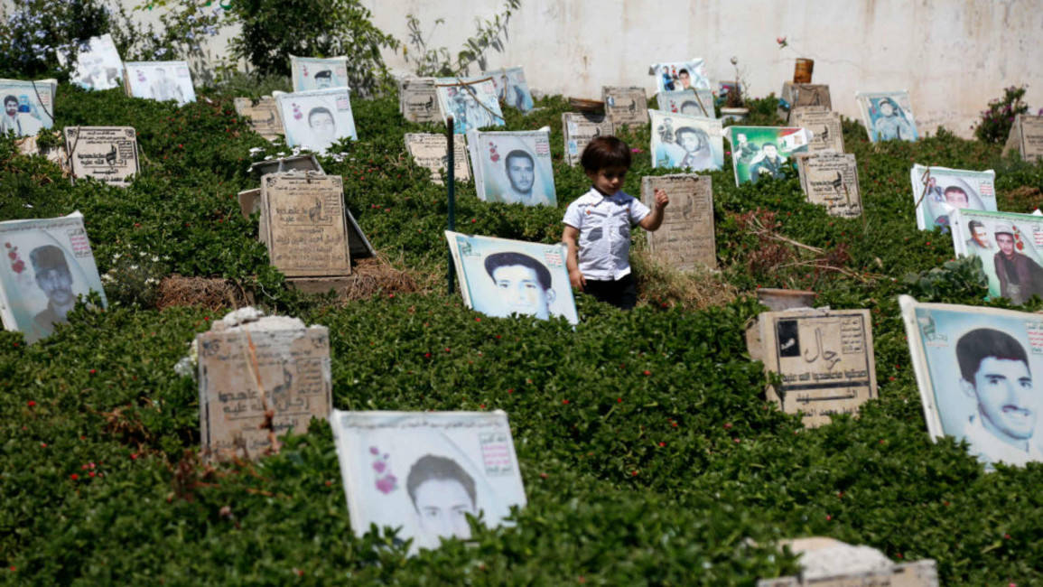 Yemen graveyard war - Getty