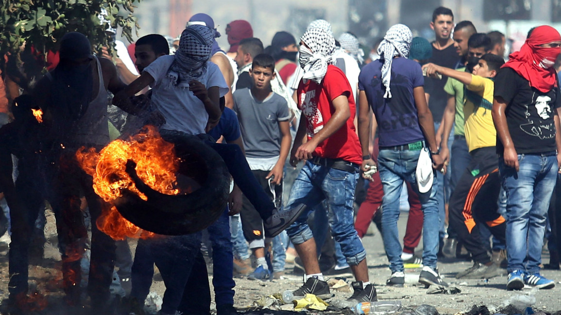 Palestinians clash with Israeli soldiers in Nablus [Anadolu]