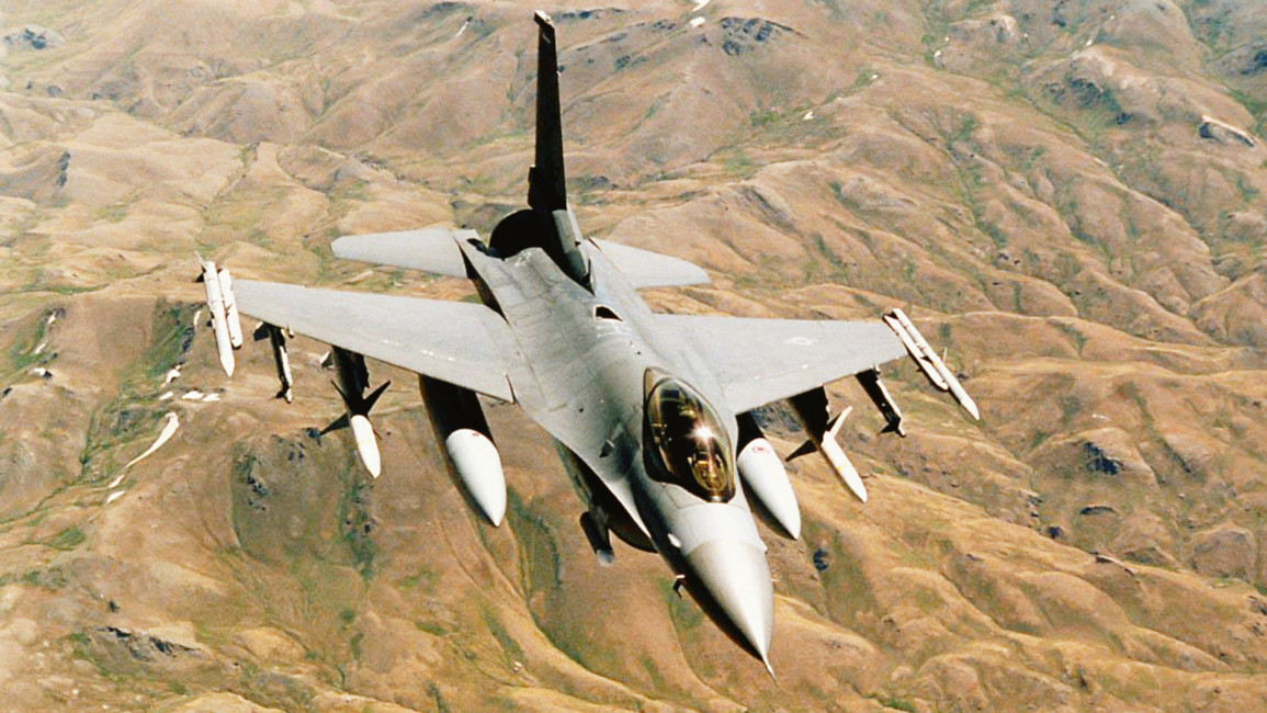 F-16 flying over the desert