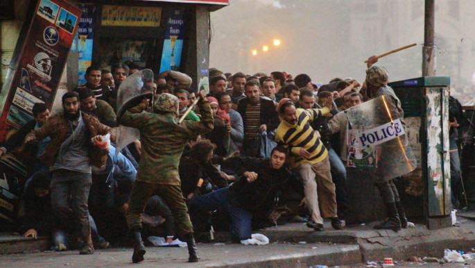 Military officers clash with protesters [credit: Mostafa Sheshtawy]