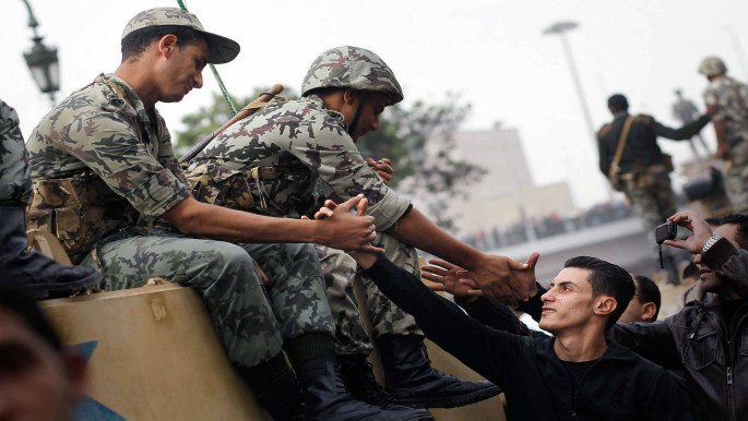 Army officers join anti-Mubarak protesters in Tahrir square